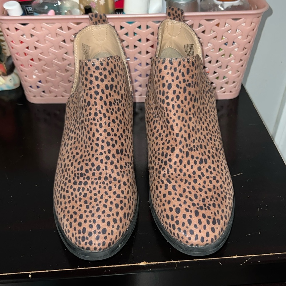 Tan Low heel boots with black pocket dots